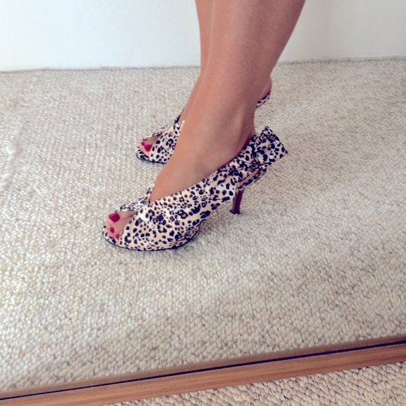 Betsy Johnson Cheetah Print Heels Sz 7.5 - Picture 4 of 7